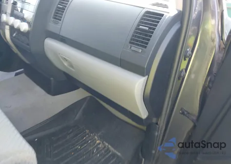 2011 Toyota Tundra Grade 5.7L V8 z USA, uszkodzony, nr VIN 5TFUW5F16BX187882